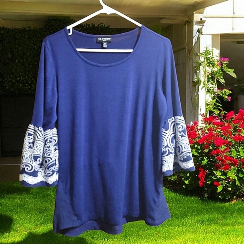 I.N. Studio Royal Blue Top with White Patterned Sleeves Size LP